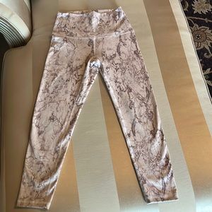 Fleo Marble Print Leggings - White and Gray